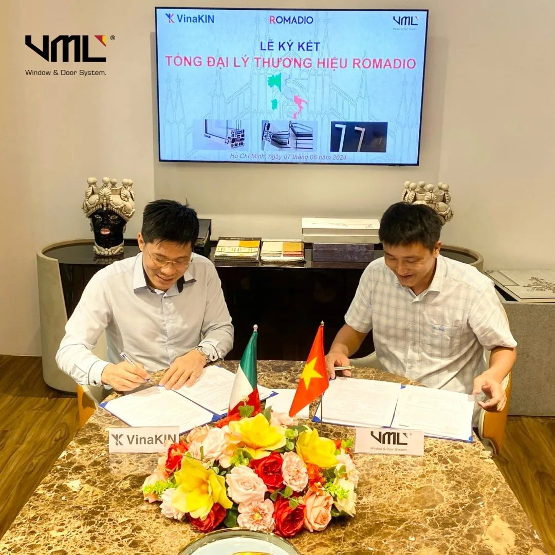 Việt Minh Long và nhôm Romadio
